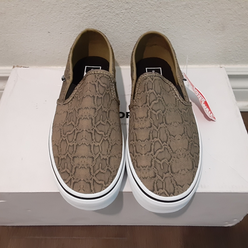 Vans - Picture 3 of 4